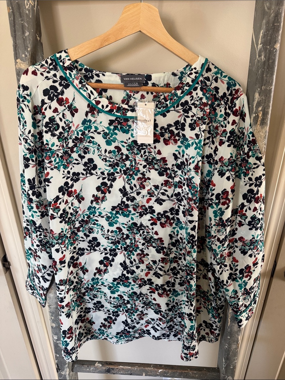 Van Heusen Floral Scoop Neck Top